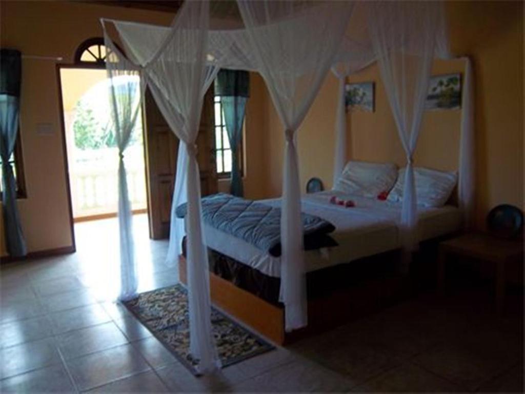 By The Sea Vacation Home And Villa بورت أنطونيو الغرفة الصورة