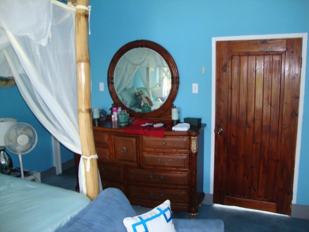 By The Sea Vacation Home And Villa بورت أنطونيو الغرفة الصورة