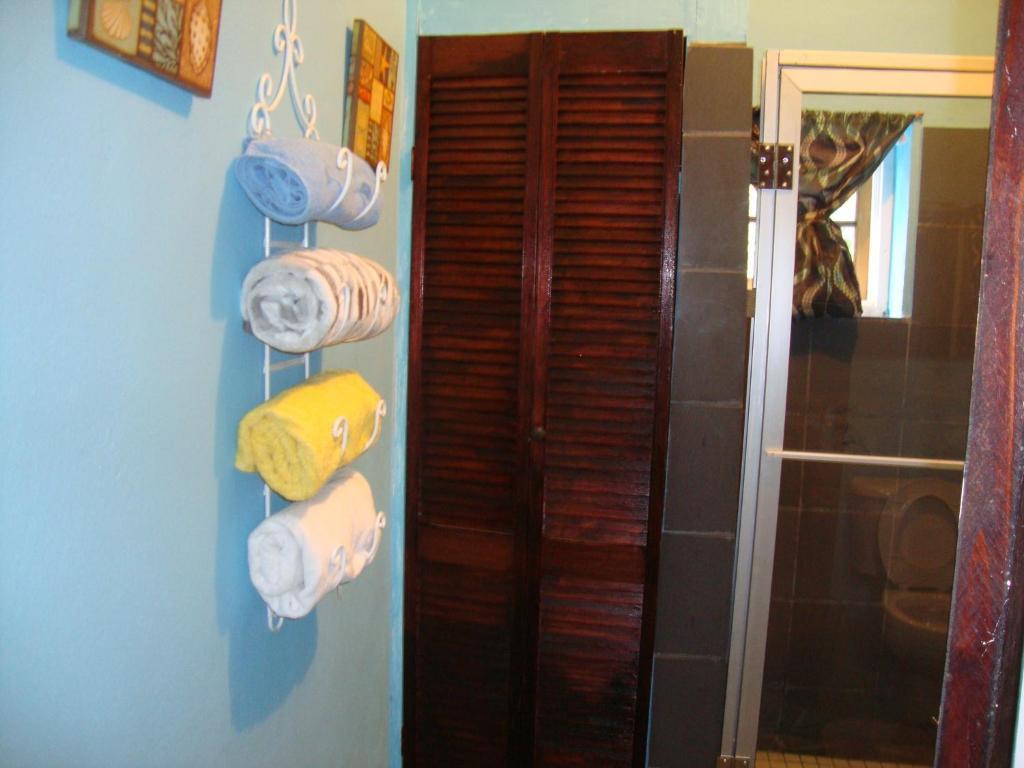By The Sea Vacation Home And Villa بورت أنطونيو الغرفة الصورة