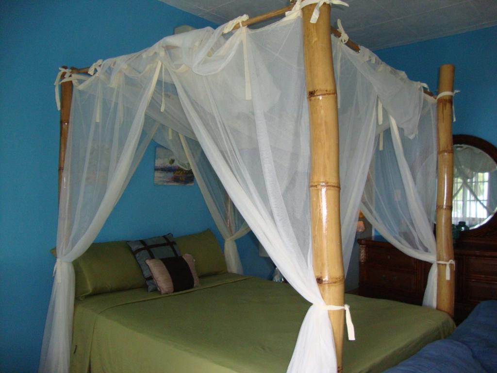 By The Sea Vacation Home And Villa بورت أنطونيو الغرفة الصورة